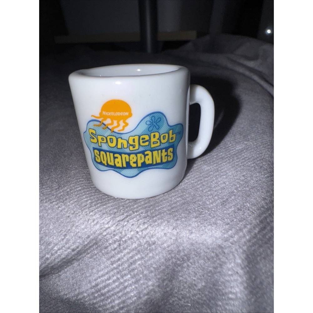 Sponge Bob  SquarePants Mini Mug 2002 Viacom Miniatures‎ Ceramic Trinket